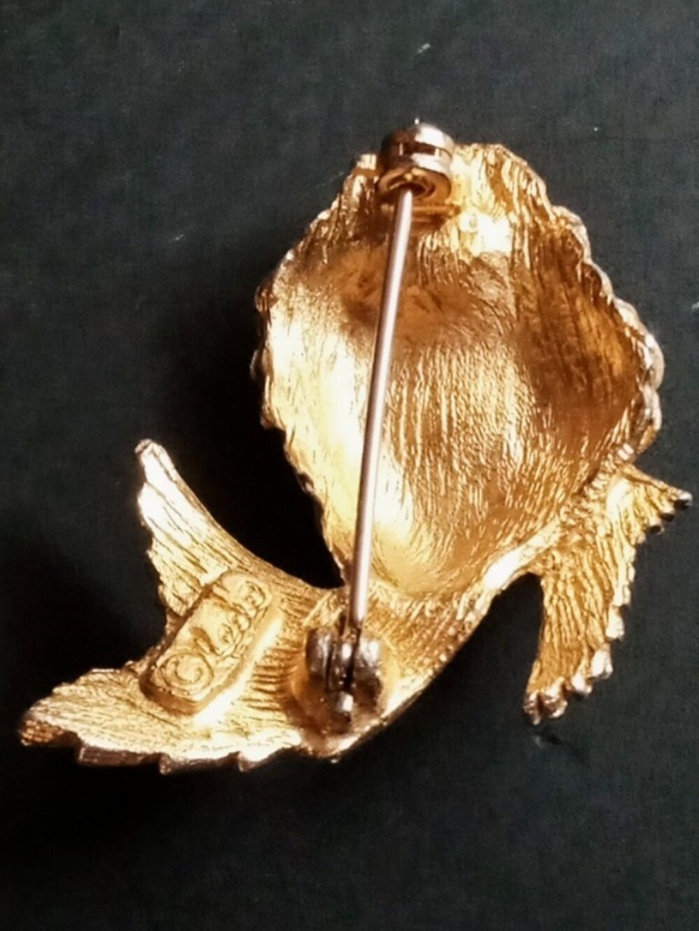Vintage Signed ©Ledo Pufferfish Brooch Gold Tone Emerald Green Eye Pearl Accent - Picture 8 of 16